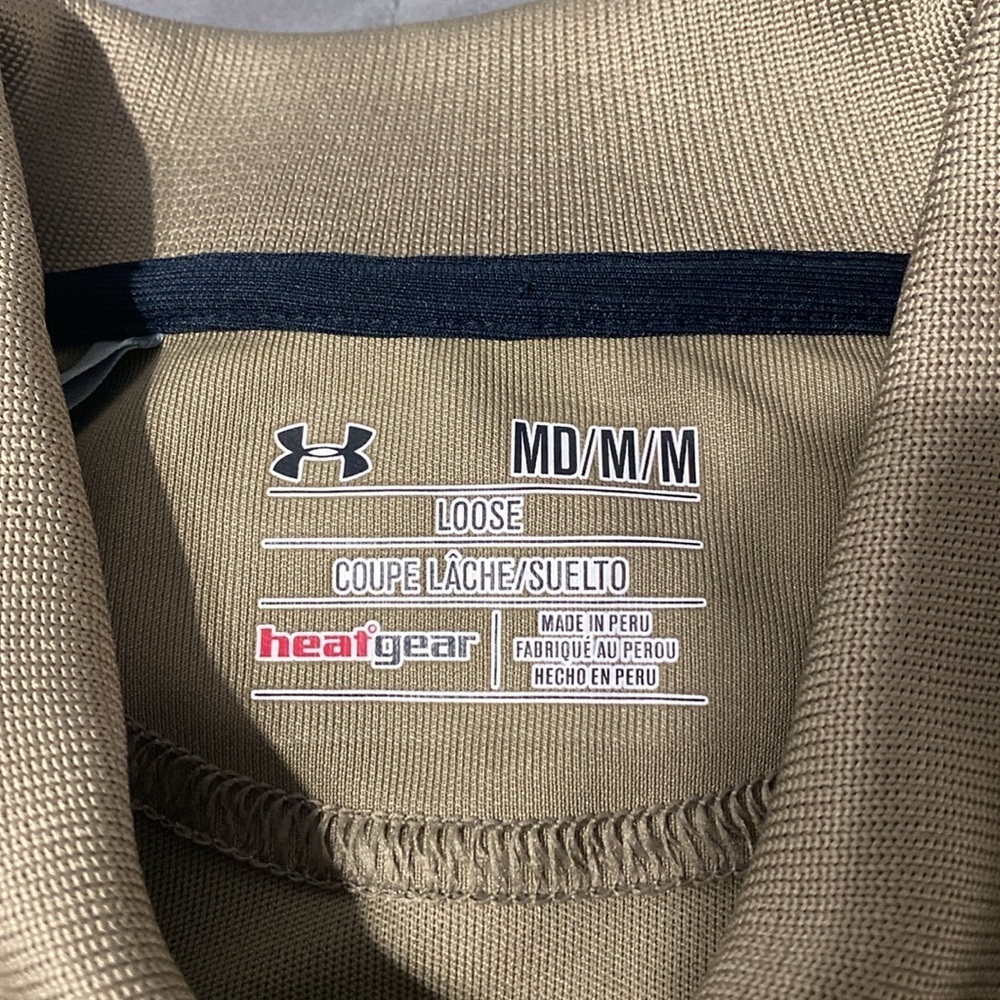 Under Armour loose fit HeatGear polo. Size Medium - Picture 2 of 6